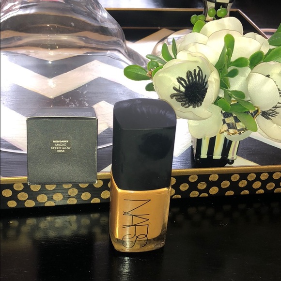 Nars Sheer Glow Foundation - Picture 4 of 4